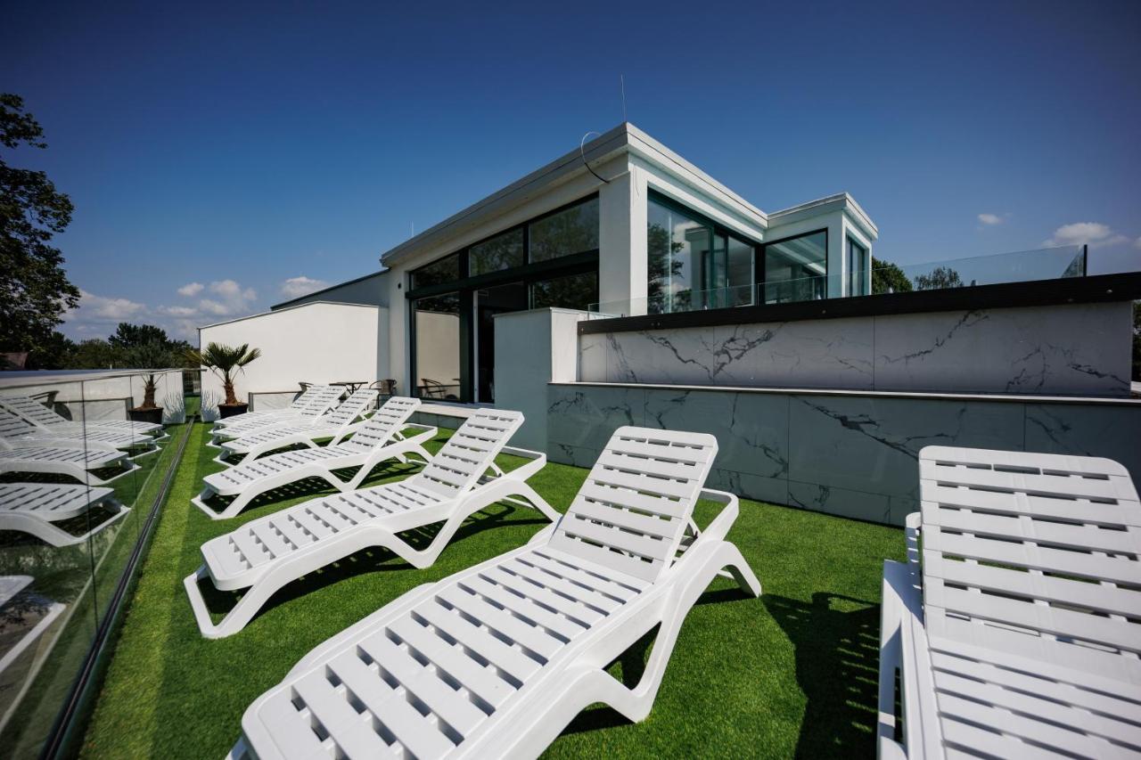 Villa Bauhaus Wellness Apartments 207 - Petiteplage Siofok Exterior photo